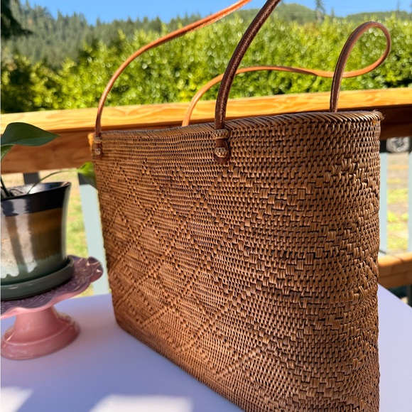 Elegant Tan Woven ShivanUrban Tote Bag - Picture 3 of 6